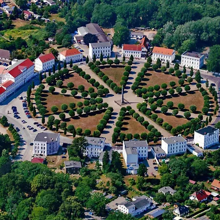 Blaues Haus, Putbus, Cleaning Included Apartamento *